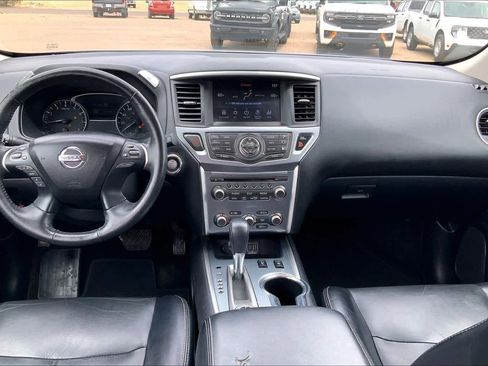 Used 2019 Nissan Pathfinder SL AWD/4WD image 16
