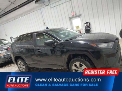 Used 2022 Toyota RAV4 LE image 26