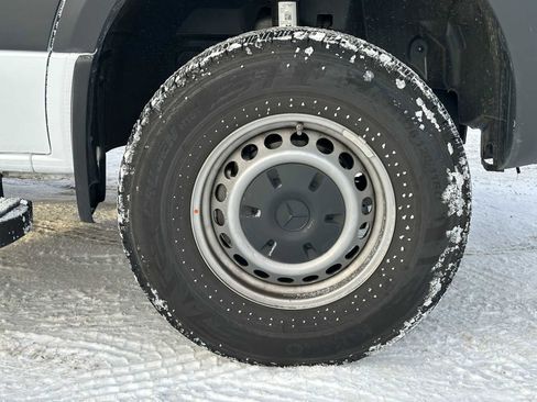 Used 2025 Mercedes-Benz Sprinter 2500 image 9