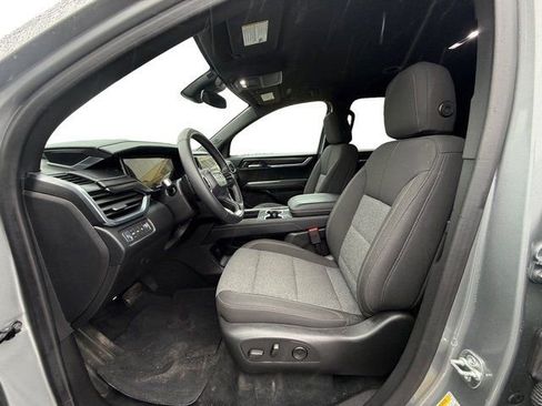 Used 2025 GMC Acadia Elevation image 12