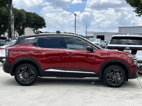 Used 2025 Nissan Kicks SR FWD image 3
