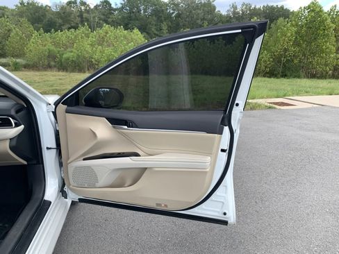 Used 2018 Toyota Camry image 20