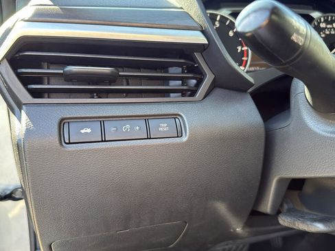 Used 2024 Nissan Altima 2.5 SV image 18