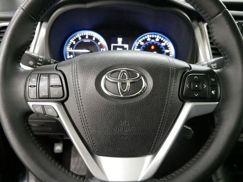Used 2010 Toyota Highlander SE image 17
