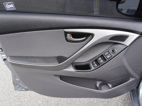 Used 2015 Hyundai Elantra SE w/ Option Group 02 FWD image 13