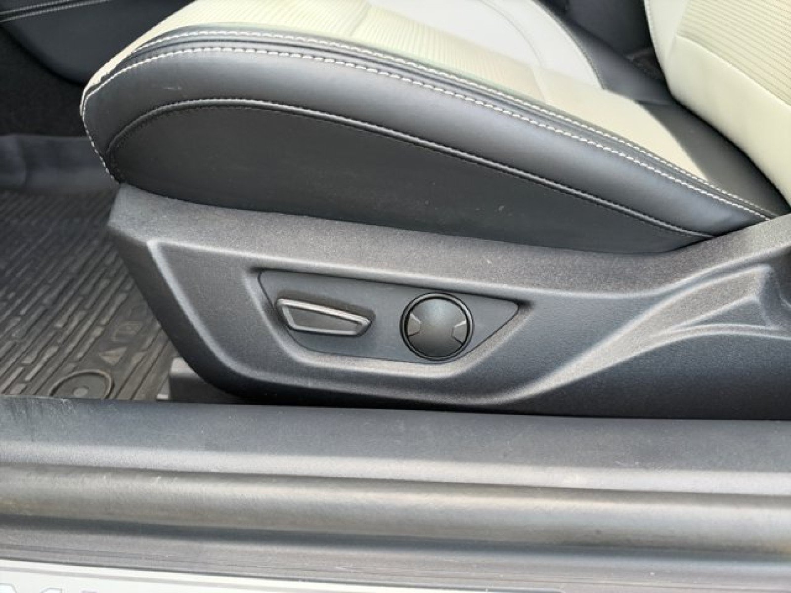 Used 2024 Ford Mustang GT Premium RWD image 12