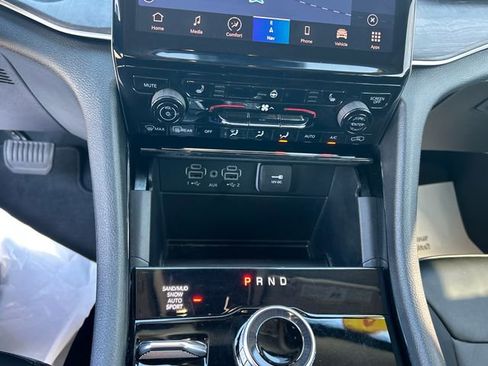 Used 2023 Jeep Grand Cherokee L Limited w/ Black Appearance Package image 32