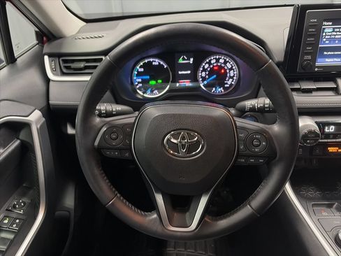 Used 2020 Toyota RAV4 XLE w/ XLE Grade Weather Package AWD/4WD image 9