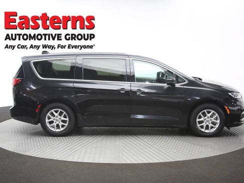 Used 2023 Chrysler Pacifica Touring-L FWD image 47