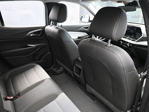 Used 2025 Chevrolet Trax LT w/ LT Convenience Package image 43