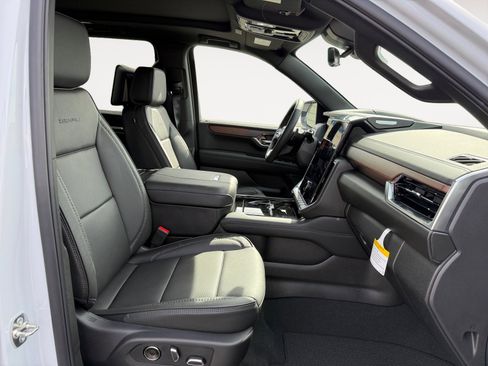 New 2026 GMC Yukon XL Denali w/ Denali Reserve Package image 19