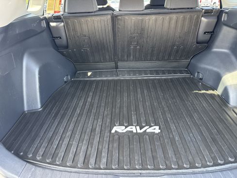 Used 2019 Toyota RAV4 LE FWD image 29