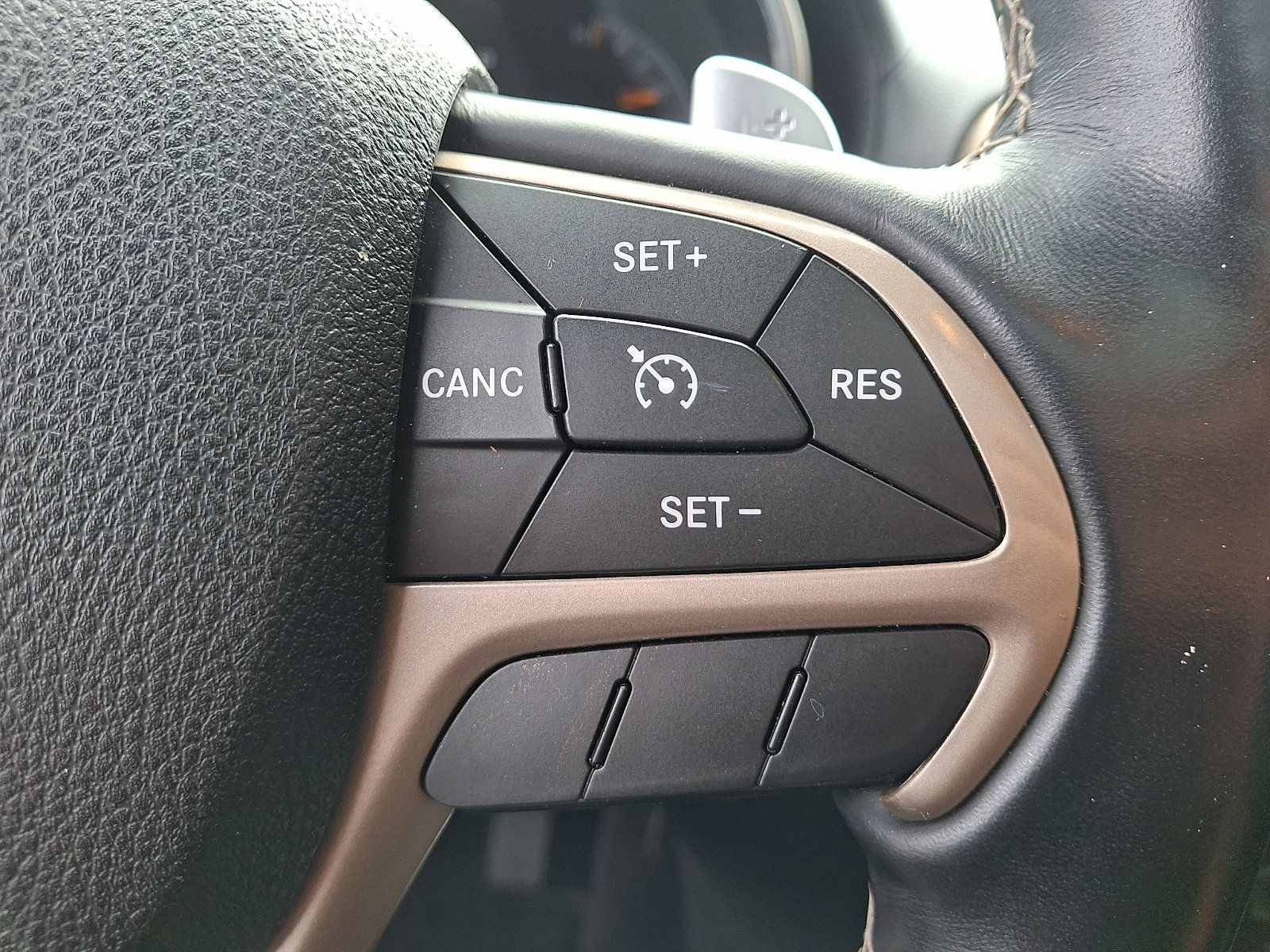 Used 2017 Jeep Grand Cherokee Overland AWD/4WD image 22