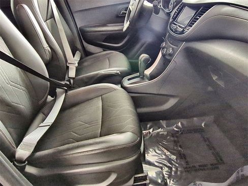 Certified 2022 Chevrolet Trax LT w/ Midnight Edition image 26