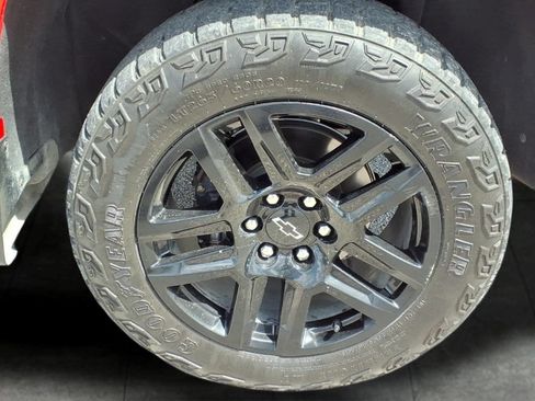 Used 2023 Chevrolet Silverado 1500 LT Trail Boss w/ LT Trail Boss Premium Package AWD/4WD image 2