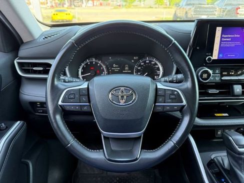 Used 2023 Toyota Highlander XLE AWD/4WD image 38