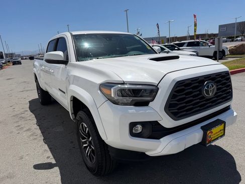 Used 2022 Toyota Tacoma TRD Sport w/ Technology Package AWD/4WD image 8