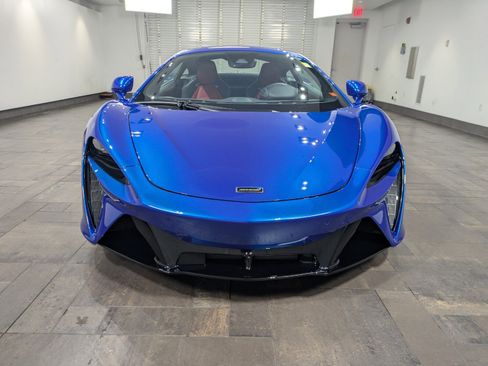 Used 2023 McLaren Artura image 2