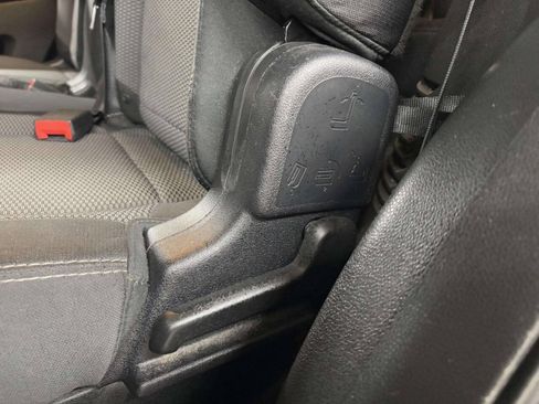 Used 2017 Ford Explorer XLT FWD image 19