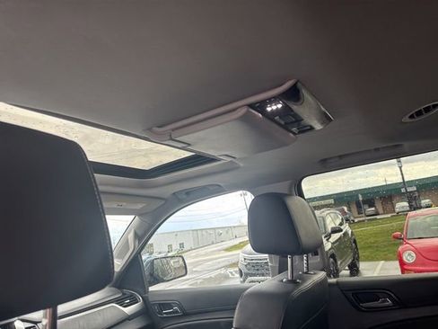 Used 2020 Chevrolet Suburban LT image 7