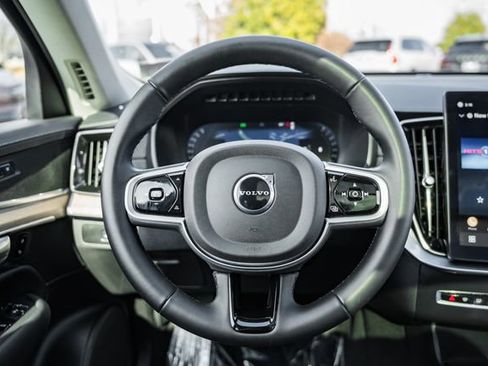 Used 2025 Volvo XC90 B6 Plus image 30