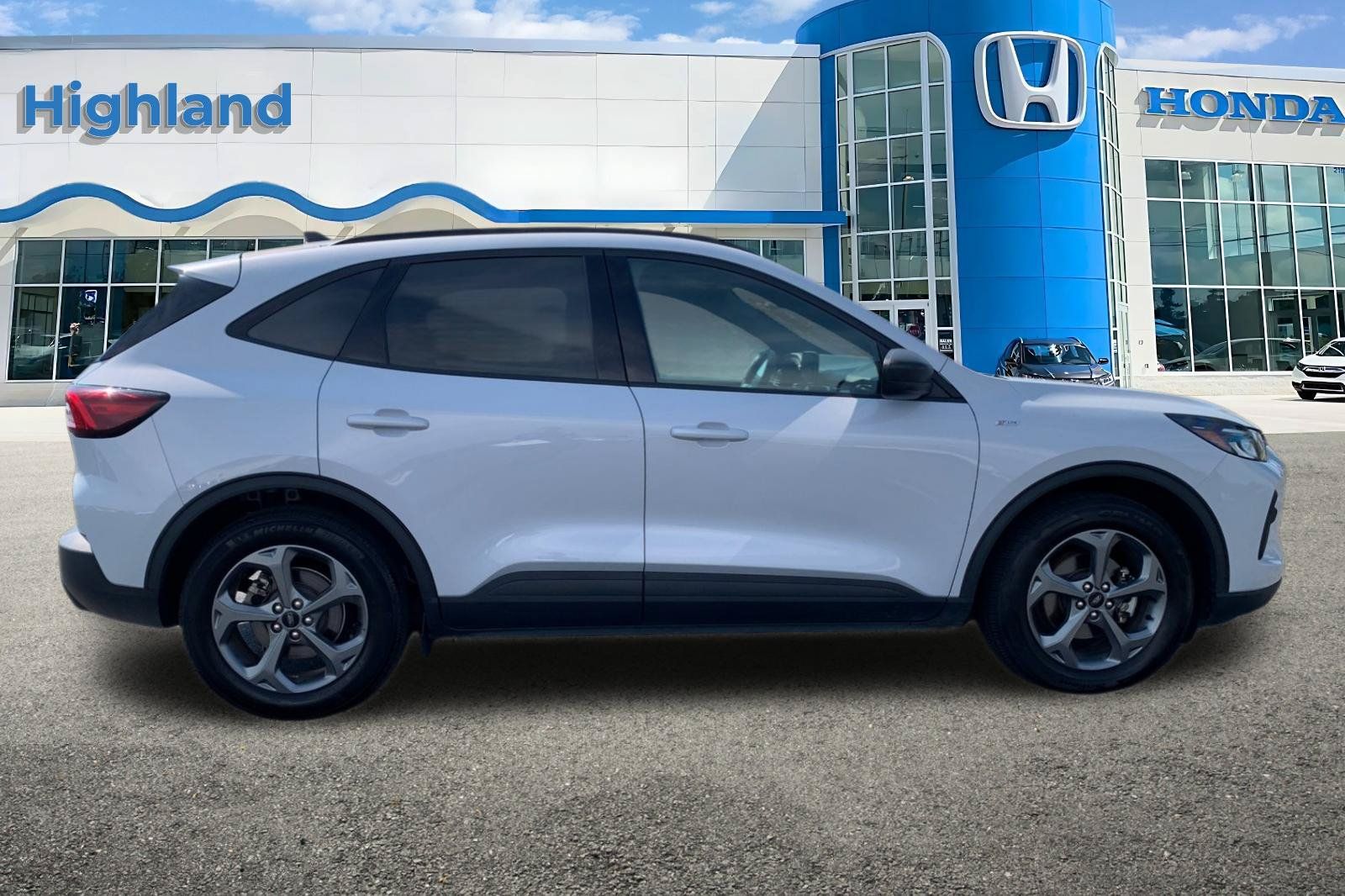 Used 2025 Ford Escape ST-Line FWD image 6
