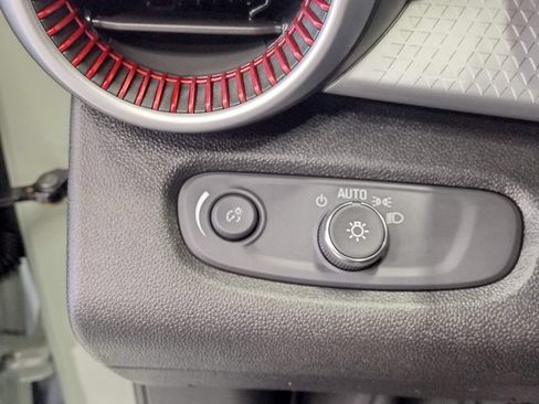 Used 2024 Chevrolet Trax RS FWD image 23