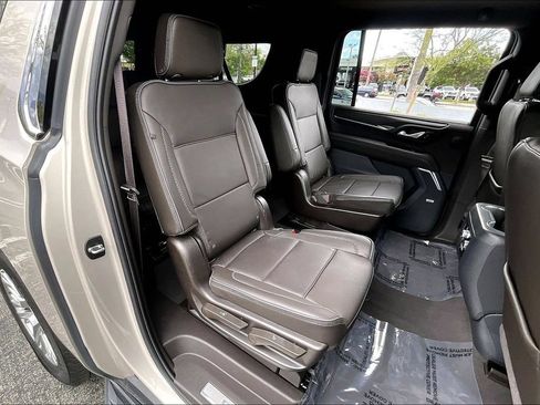 Used 2024 GMC Yukon XL Denali AWD/4WD image 18