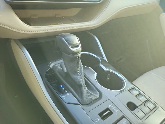Used 2024 Toyota Highlander XLE AWD/4WD image 21