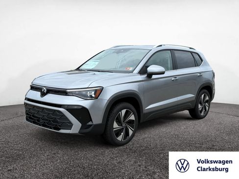 New 2025 Volkswagen Taos SE image 1