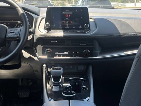 Used 2025 Nissan Rogue SV AWD/4WD image 17