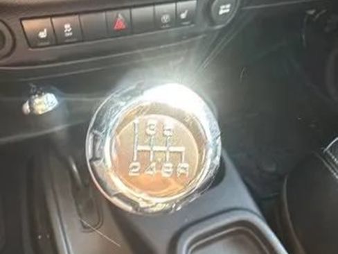 Used 2016 Jeep Wrangler Unlimited Sahara AWD/4WD image 18