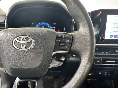 Used 2025 Toyota Camry LE image 24
