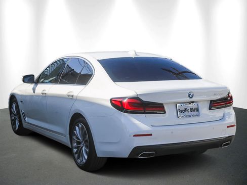Used 2023 BMW 530e w/ Convenience Package image 4
