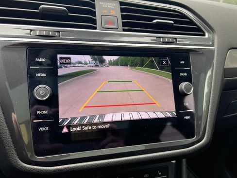 Certified 2023 Volkswagen Tiguan SE w/ Panoramic Sunroof Package FWD image 21