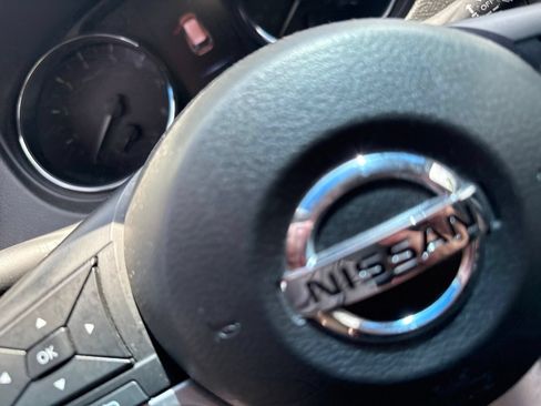Used 2017 Nissan Rogue S FWD image 19