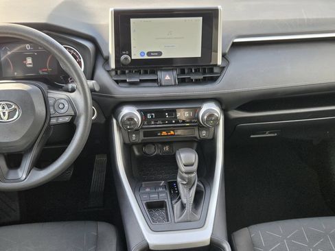 Used 2025 Toyota RAV4 XLE FWD image 17