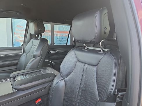 Used 2024 Jeep Wagoneer Series II image 33