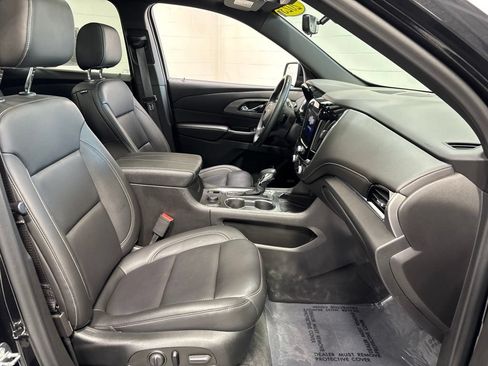 Used 2023 Chevrolet Traverse LT w/ LT Premium Package AWD/4WD image 11