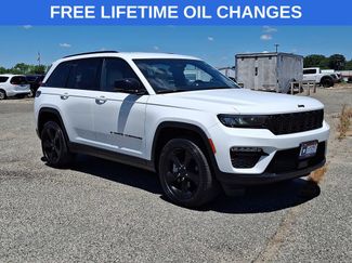 Used 2023 Jeep Grand Cherokee Limited w/ Black Appearance Package AWD/4WD video 1