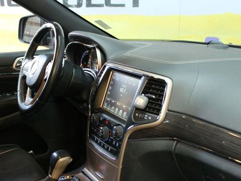 Used 2017 Jeep Grand Cherokee Overland image 10