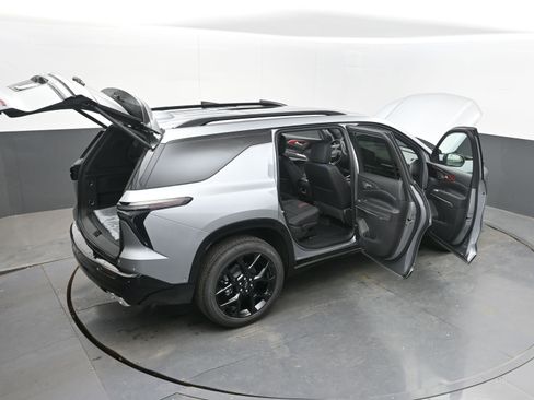 New 2026 Chevrolet Traverse RS w/ LPO, Floor Liner Package FWD image 45