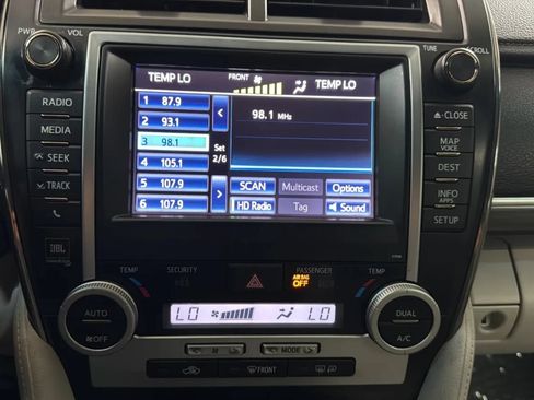 Used 2013 Toyota Camry XLE w/ Leather Pkg FWD image 15
