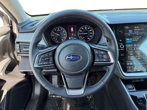 Used 2025 Subaru Outback Premium AWD/4WD image 12
