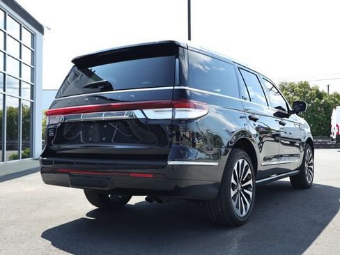 Used 2023 Lincoln Navigator Reserve AWD/4WD image 6