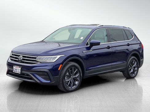 Used 2022 Volkswagen Tiguan SE w/ Panoramic Sunroof Package image 8