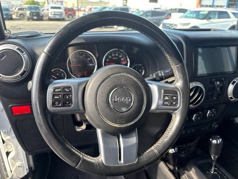 Used 2016 Jeep Wrangler Unlimited Rubicon AWD/4WD image 13