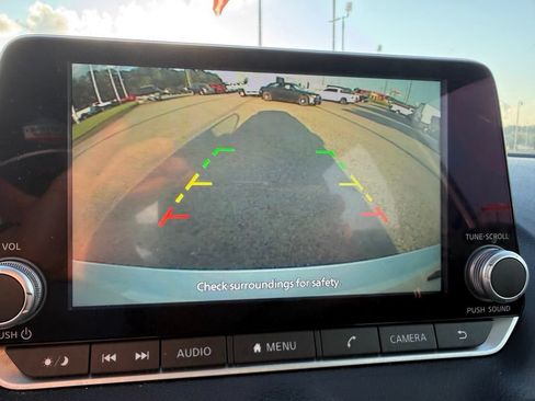 Used 2024 Nissan Sentra SV FWD image 13