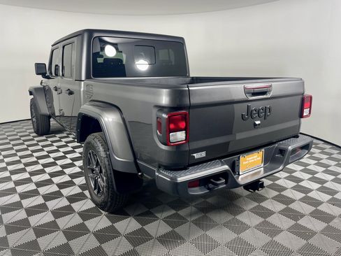 Certified 2024 Jeep Gladiator Sport image 3