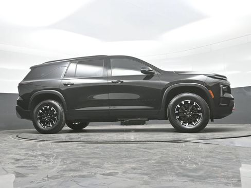 Used 2025 Chevrolet Traverse Z71 AWD/4WD image 24